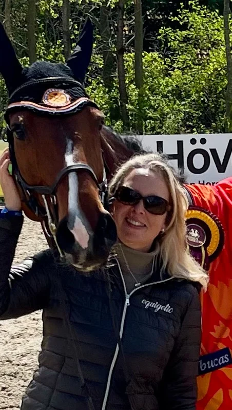 Horses and Dreams @p.s.i.events always a blast !
We had a fun Weekend with Family and Friends 🫶 and lots of happy clients #equigetic
@markusrenzel_official @markus.renzel @jannefriederikemeyer @lina.renzel
#horses #equestrian #horseshow #pferde #equigeticjump #equigeticpoll #reitsport #horseshowlife #horsegrooming #horseshow #reitturnier #springreiten #horsesanddreams